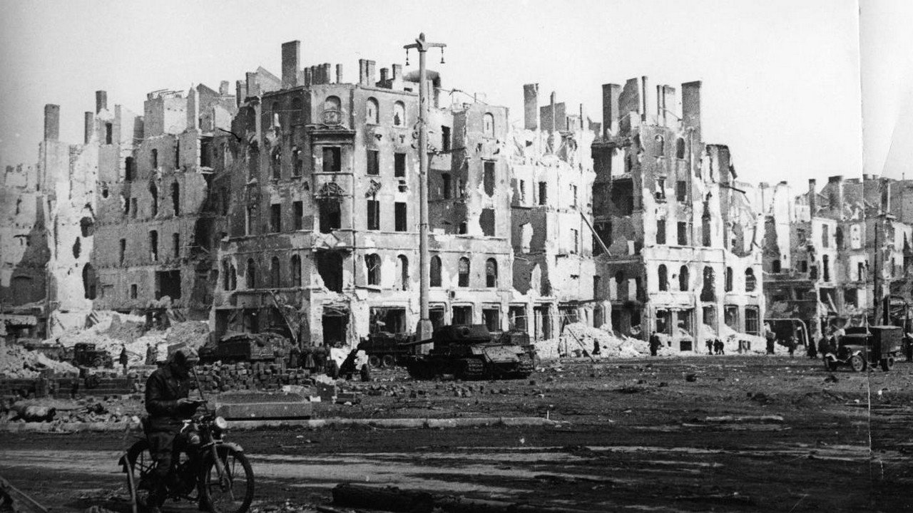 Berlin 1945: Diary of a Metropolis
